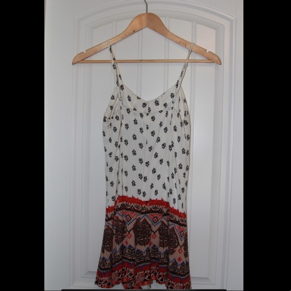 Patterned Button-Up Romper - Picture 2 of 4